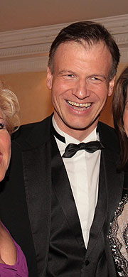 Jannik Inselkammer auf dem Münchner Gastronomenball 2014 mit seiner Frau Simone (re. - auf diesem Fotos aber abgeschnitten auf seine Wunsch hin wie üblich) (©Foto: Martin Schmitz)